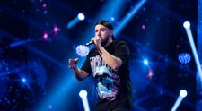 Românii au talent, 26 aprilie. George Plumb este barman, dar crede în visul său! Tânărul și-a spus povestea de viață, în versuri, pe scena talentelor