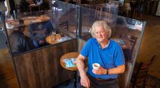 Omul de afaceri Tim Martin vrea să transforme Palatul Buckingham într-un bar imens