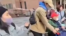 Momentul în care un milionar de 102 ani este răpit de rude, după ce au aflat că îi lăsă averea menajerei, cu care era căsătorit în secret