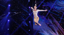 Românii au talent, 21 martie 2025. Alina Hryshkova a plutit deasupra scenei, într-un număr senzațional de acrobație. Jurații au aplaudat-o în picioare: ”Efectiv, m-ai fascinat”