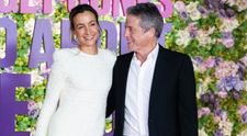 Toată lumea îl știe pe Hugh Grant, dar uite cum arată soția șarmantului actor! Anna, femeia care l-a făcut să renunțe la burlăcie la 58 de ani, a eclipsat vedete de renume pe covorul roșu