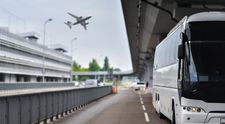 Incident inedit la Aeroportul Henri Coandă. În loc să ducă pasagerii la avion, un șofer a ieșit cu autobuzul spre DN1