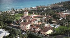 Cum arată palatul cu 126 de camere în care Donald Trump s-a retras după ce a părăsit Casa Albă