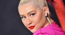 Christina Aguilera, o sirenă de apă dulce. Și-a arătat bustul imens la piscină