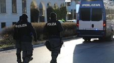 Un italian și-a dat dispărută soția româncă, iar mai apoi s-a baricadat în casă! Ce au putut găsi polițiștii la fața locului