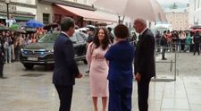 VIDEO Nicușor Dan, însoțit de parteneră și cei doi copii, la întâlnirea cu președintele Austriei. Băiețelul de 3 ani al președintelui, de vorbă cu jurnaliștii
