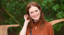Julianne Moore pare mult mai tânără fără pic de machiaj. La 60 de ani, actrița și-a surprins fanii cu un selfie
