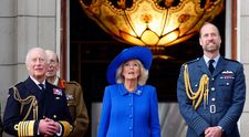 Prințul William și Regele Charles ar fi început lupta pentru coroană. În timp ce actualul monarh nu vrea să renunțe la tron, fiul cel mare ar încerca să preia puterea cât mai repede: „Are potențialul de a sfâșia tapiseria monarhică”