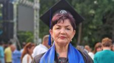A absolvit facultatea cu 10 pe line, la 61 de ani. Veronica Berar este șefă de promoție: „N-ai cum să nu reușești”