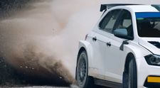 Femei în motorsport: începe o competiție automobilistică dedicată excusiv femeilor
