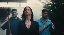 Cum este filmul lui Selly, Buzz House: The Movie. De ce este mișto și nașpa în același timp