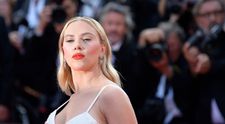 Scarlett Johansson nu permite nimănui să-i fure eticheta de „cea mai sexy femeie în viață”. Are trup de zeiță și la 40 de ani