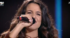 Alexandra Mitroi de la Vocea Romaniei a lansat o noua melodie, Kiss Me