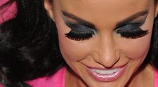 Katie Price, less is more. Cum arata intr-o zi obisnuita din viata ei una dintre cele mai controversate vedete din Marea Britanie