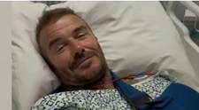 David Beckham, internat în spital, cu o rană misterioasă. Cum l-a pozat Victoria pe patul de suferință