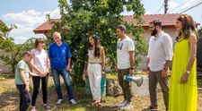 O adolescentă de 17 ani mamă pentru fratele de 8 ani. Povestea impresionantă miercuri, la Visuri la cheie