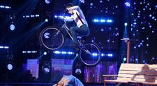 Românii au talent 2021: Rika Fujimoto și Serghei Vatamaniuc, acrobații spectaculoase cu bicicleta