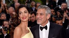 Amal Clooney, apariție spectaculoasă într-o rochie mini! Soția lui George Clooney a atras privirile ca un magnet