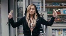 Când se lansează în România „Hustlers”, filmul cu Jennifer Lopez în rol de dansatoare la bară