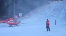 Accident grav pe pârtia din staţiunea Buşteni. Victima transportată cu elicopterul la spital, după ce a fost lovită de o sanie - VIDEO