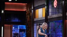 MasterChef 2025, 15 septembrie. Ionela Sapariuc a venit la MasterChef să își găsească soț și să plece acasă cu șorțul. Cu ochii la Cătălin Scărlătescu, a condimentat prea mult mâncarea: „Te sorbea”