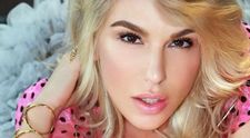 Corina Bud, apariție îndrăzneață la plajă. Cântăreața s-a afișat într-un costum de baie transparent