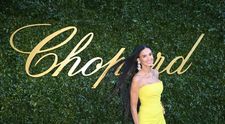 Demi Moore, splendidă în galben! Actrița de 61 de ani și-a etalat din nou fizicul impecabil și a fermecat audiența la Cannes 2024: „Culoarea asta a fost creată pentru tine! Arăți perfect!”