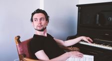 Pianistul Andrei Irimia lansează un nou album și începe un turneu național