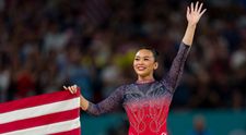 Gimnasta Sunisa Lee a facut performanță chiar dacă suferă de o boală incurabilă. Părinții și-au dorit ca ea să renunțe la sport