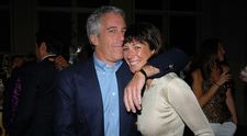 Seducătoare, influentă, periculoasă? Cum arăta în tinerețe Ghislaine Maxwell când l-a cucerit pe Jeffrey Epstein.  Îi uimea pe toți cu farmecul ei, dar a ajuns condamnată pentru recrutarea de minore