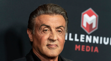 Sylvester Stallone nu se mai vopsește. Actorul, de nerecunoscut cu părul alb