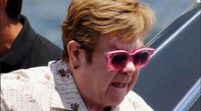 Elton John își pregătește înmormântarea. Darurile macabre pe care le vor primi prietenii și familia, la cererea artistului