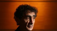 Gabor Mate, la Ateneul Român, cu ocazia lansării cărții „Minți împrăștiate”. Evenimentul poate fi urmărit live pe VOYO