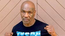 Mike Tyson a snopit în bătaie un pasager ce se afla lângă el în avion. Imagini cu victima plină de sânge - VIDEO
