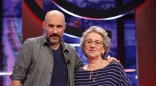 Chef Radu Dumitrescu gătește împreună cu mama lui, iar concurenții trebuie să reproducă rețeta