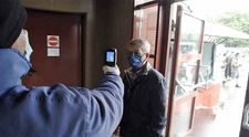 Asociația Pro Consumatori dă în judecată magazinele care termoscanează clienții la intrare