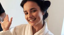 Cine e actrița din România care joacă în cel mai longeviv serial din Marea Britanie
