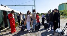 Faceți cunoștință cu concurenții de la TRĂDĂTORII! În trenul spre castel, aceștia au șansa să-și facă prima impresie despre rivalii lor: ”Mă simt ca în Orient Expres”