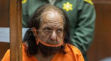 Ron Jeremy, cel mai cunoscut actor de filme XXX, acuzat de alte 20 de acte de agresiune sexuală