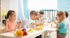 Ce sumă va primi o familie din Constanța drept despăgubiri, după ce fetița lor a fost opărită cu ciorbă la grădiniță