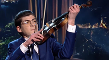 Românii au talent 2025, semifinala 1: Seby de la Galați i-a ridicat pe jurați în picioare. Momentul artistic i-a lăsat fără cuvinte: „Vioara ta ne-a cântat despre tradiții”