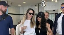 Experiență inedită pentru Angelina Jolie și Salma Hayek în Mexic. Au luat micul dejun într-o cafenea cotată nota 4,4 pe Google, înconjurate de zeci de persoane. Gărzile de corp au avut o misiune dificilă și au rămas vigilente pe tot parcursul vizitei