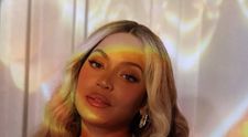 Beyoncé își etalează silueta într-un outfit îndrăzneț. Cântăreața a atras toate privirile cu o bustieră bej și pantaloni scurți asortați