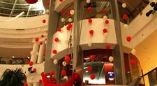 Spiderman-Lis a luat cu asalt un centru comercial, la “Happy Hour”