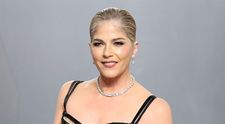 Luptă cu o boală nemiloasă de ani câțiva ani și s-a sprijinit în baston la petrecerea organizată după premiile Oscar 2026. Selma Blair s-a remarcat prin eleganță