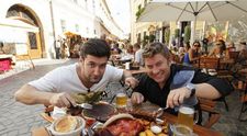 Cum petrec Pastele Smiley, Pavel Bartos si Andi Moisescu