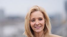Lisa Kudrow a dezvăluit suma uluitoare pe care actorii din ”Friends” încă o câștigă, la 20 de ani după ce serialul s-a încheiat!