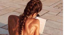 Brazilianca Izabel Goulart, apariție halucinantă pe Instagram. Și-a etalat corpul perfect într-un costum de baie extravagant