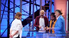 Daniela Nicorescu și Marco Genna urcă la balcon. Preparatele lor au fost pe gustul chefilor