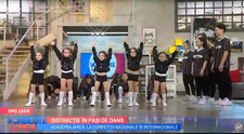 VIDEO Distracție în pași de dans